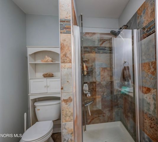 8010 Hill Avenue, Holland, OH 43528