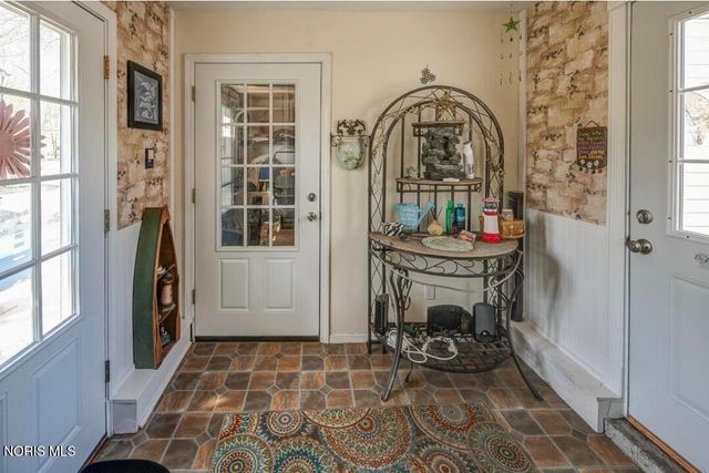 8010 Hill Avenue, Holland, OH 43528