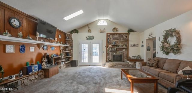 8010 Hill Avenue, Holland, OH 43528