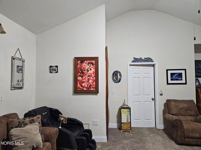 8010 Hill Avenue, Holland, OH 43528