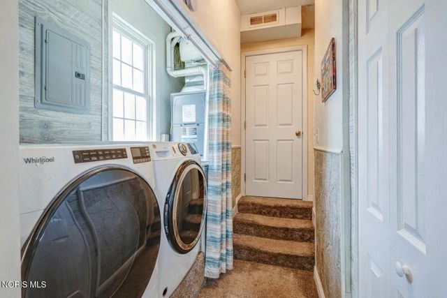 8010 Hill Avenue, Holland, OH 43528