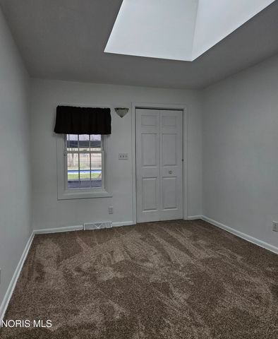 8010 Hill Avenue, Holland, OH 43528