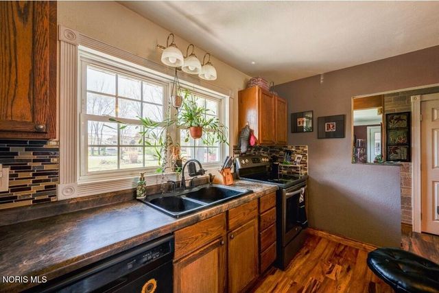 8010 Hill Avenue, Holland, OH 43528