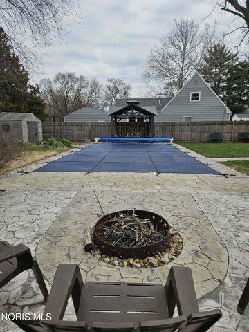 8010 Hill Avenue, Holland, OH 43528