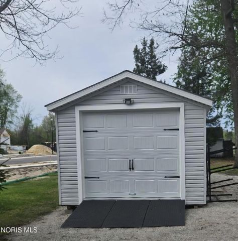 8010 Hill Avenue, Holland, OH 43528