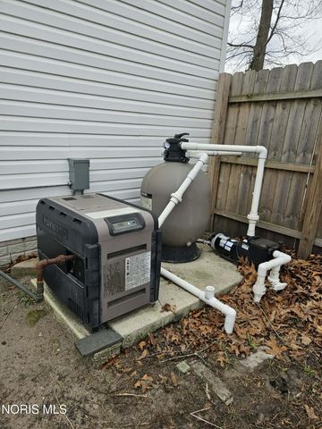 8010 Hill Avenue, Holland, OH 43528