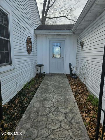 8010 Hill Avenue, Holland, OH 43528