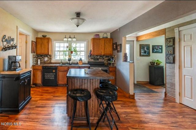 8010 Hill Avenue, Holland, OH 43528