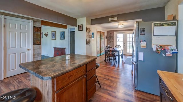 8010 Hill Avenue, Holland, OH 43528