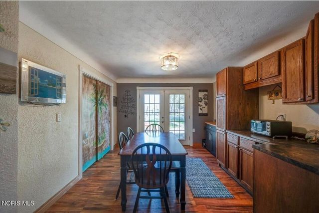 8010 Hill Avenue, Holland, OH 43528