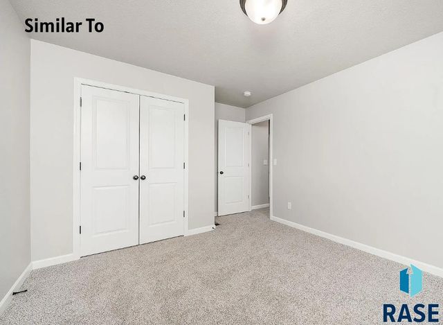 1911 N Valley View Rd Road, Sioux Falls, SD 57107