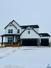 1911 N Valley View Rd Road, Sioux Falls, SD 57107