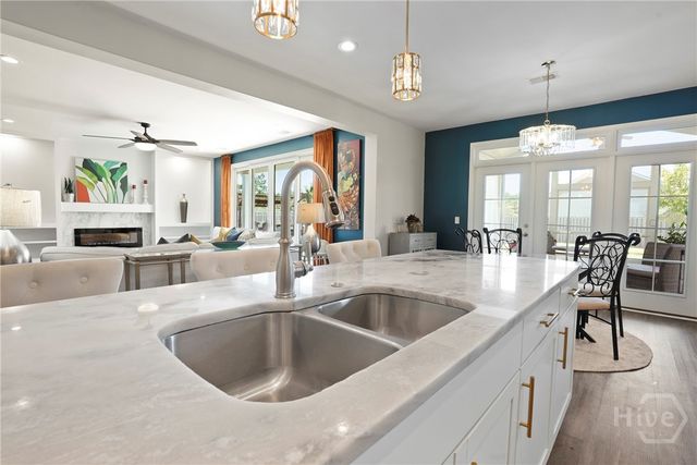 11 Shoefstall Street, Savannah, GA 31407