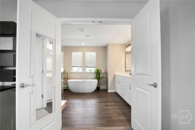 11 Shoefstall Street, Savannah, GA 31407