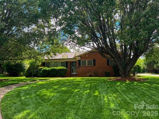 2171 6th Street NE, Hickory, NC 28601
