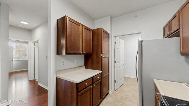 2602 Aristocrat Pl 101, Louisville, KY 40299