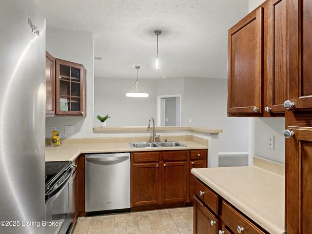 2602 Aristocrat Pl 101, Louisville, KY 40299