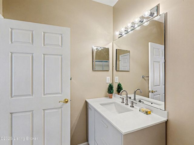 2602 Aristocrat Pl 101, Louisville, KY 40299