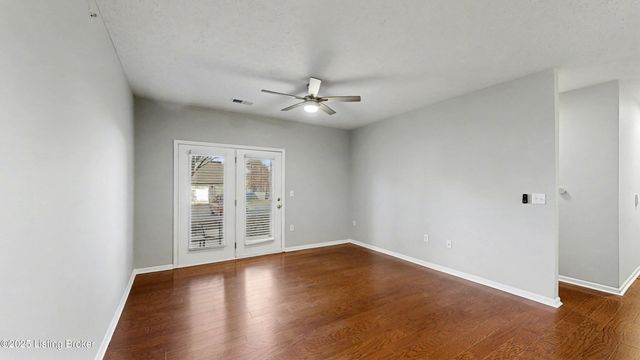 2602 Aristocrat Pl 101, Louisville, KY 40299