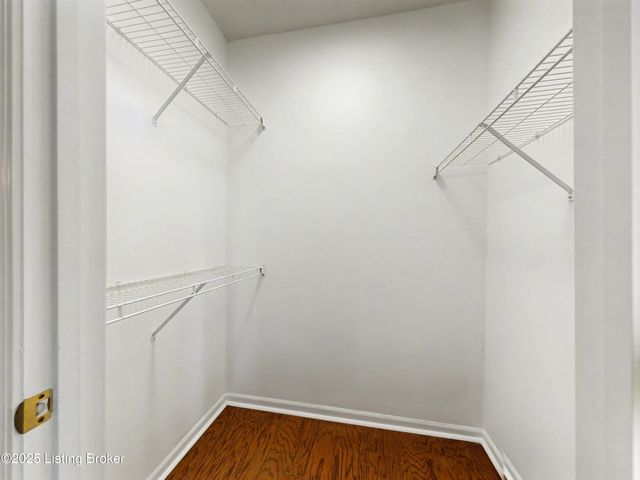 2602 Aristocrat Pl 101, Louisville, KY 40299