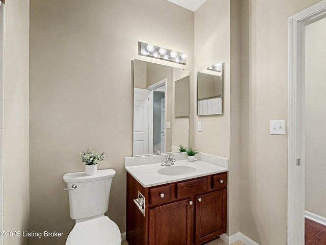 2602 Aristocrat Pl 101, Louisville, KY 40299