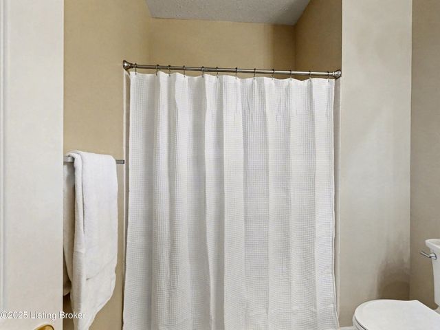 2602 Aristocrat Pl 101, Louisville, KY 40299