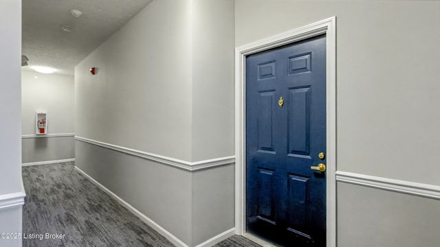 2602 Aristocrat Pl 101, Louisville, KY 40299