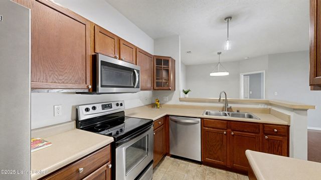 2602 Aristocrat Pl 101, Louisville, KY 40299