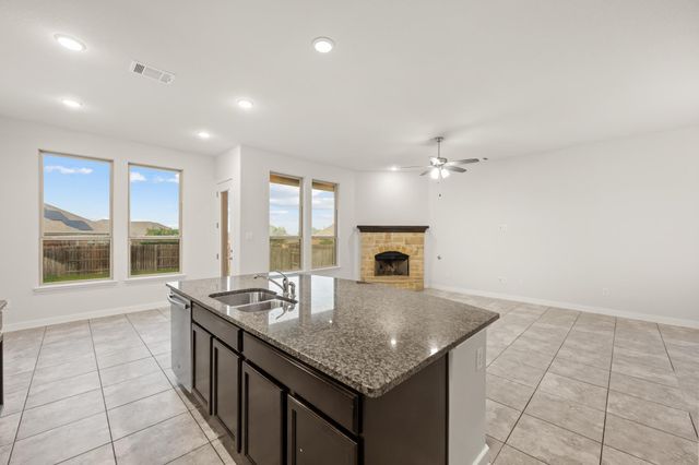 136 Tailwind DR, Kyle, TX 78640