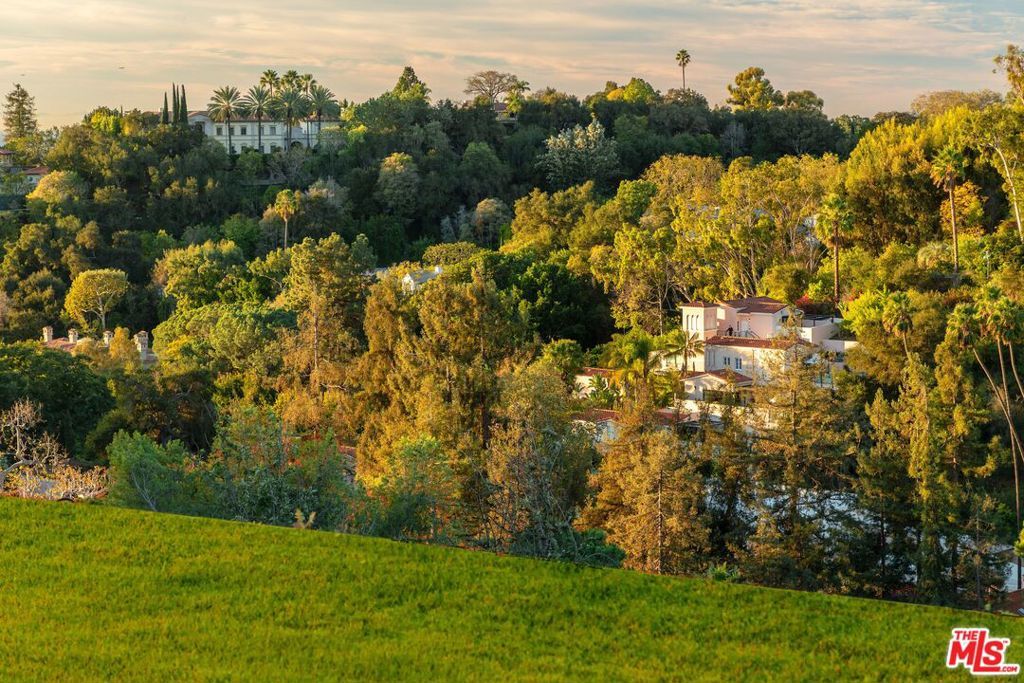 Image 3 of property listing at 780 Tortuoso Way, Bel Air, CA 90077