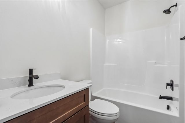 1001 Highland Trail, Solon, IA 52333