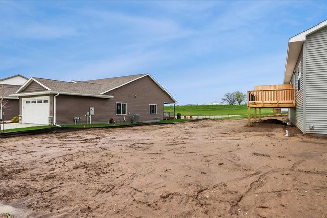 1001 Highland Trail, Solon, IA 52333