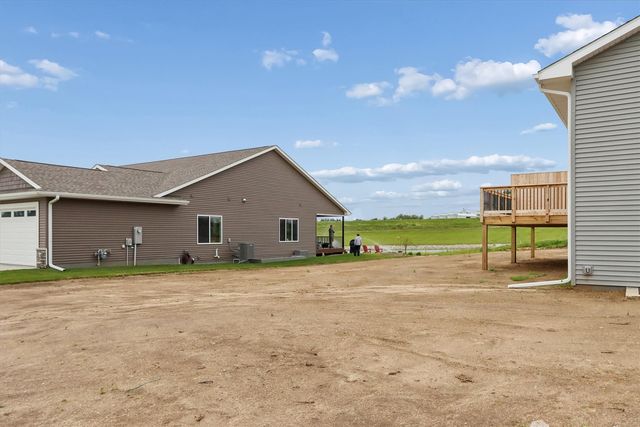 1001 Highland Trail, Solon, IA 52333
