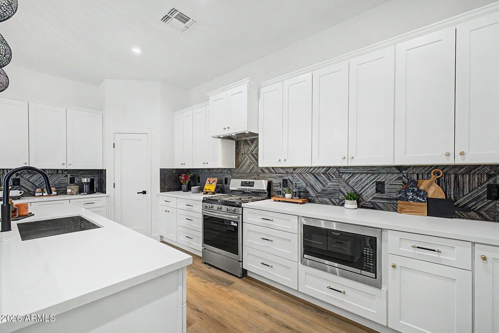1826 E WHITTON Avenue, Phoenix, AZ 85016 — photo 4