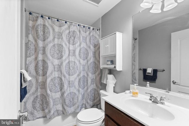 8853 DELEGGE RD, Baltimore, MD 21237