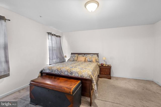 8853 DELEGGE RD, Baltimore, MD 21237
