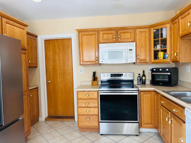 1416 Maple Street, Wyandotte, MI 48192