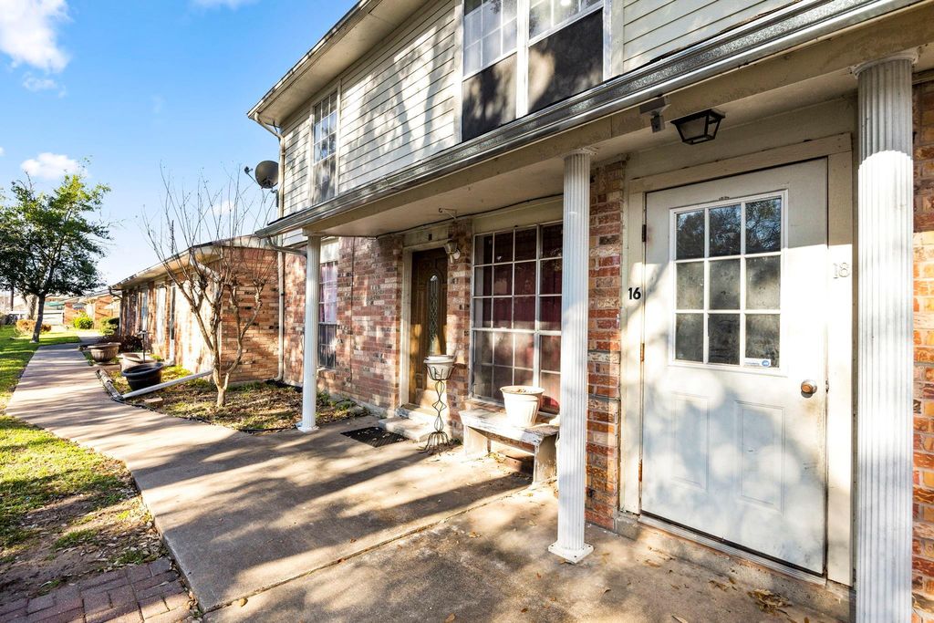 1300 Eagle Lake Road 16, Sealy, TX 77474