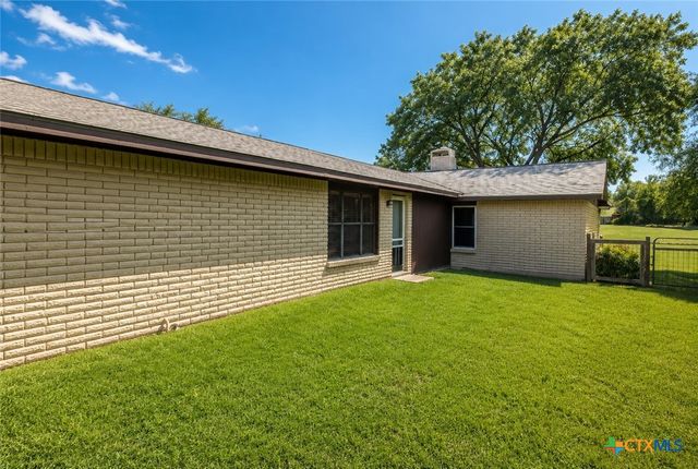 110 Live Oak Street, Gonzales, TX 78629