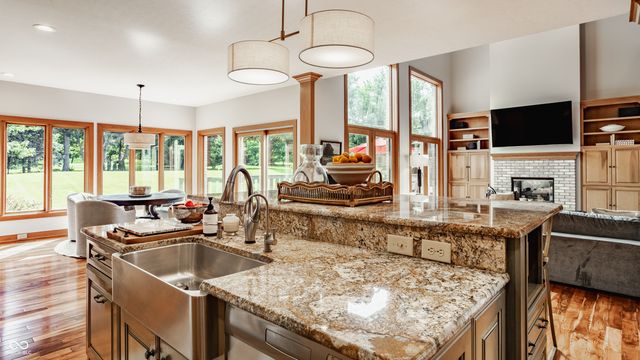 2691 Deer Run, Zionsville, IN 46077