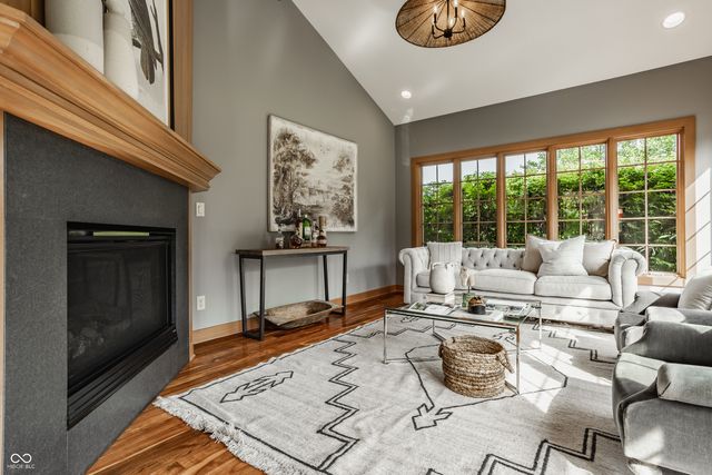 2691 Deer Run, Zionsville, IN 46077