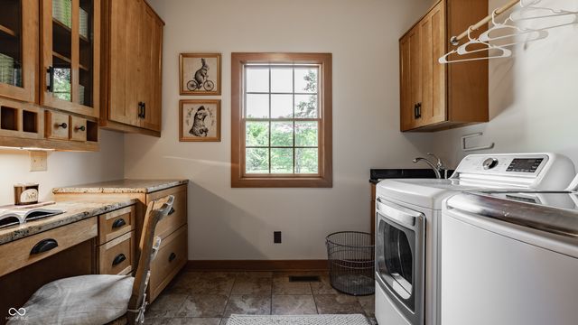 2691 Deer Run, Zionsville, IN 46077