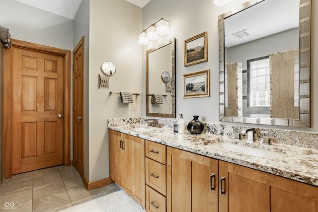 2691 Deer Run, Zionsville, IN 46077
