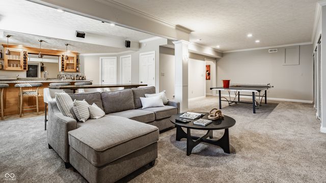 2691 Deer Run, Zionsville, IN 46077
