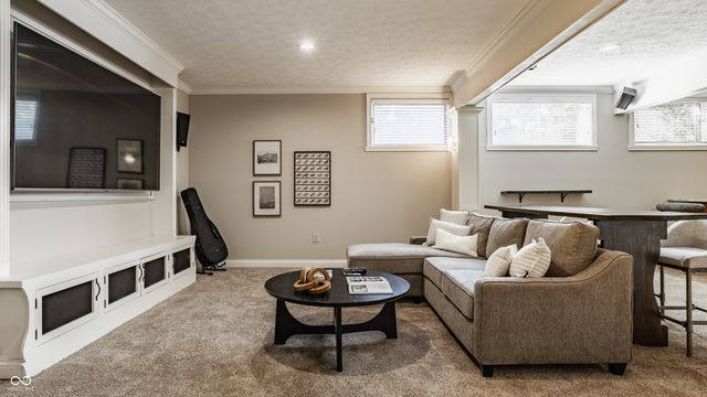 2691 Deer Run, Zionsville, IN 46077