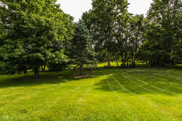 2691 Deer Run, Zionsville, IN 46077