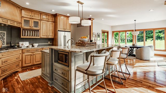2691 Deer Run, Zionsville, IN 46077