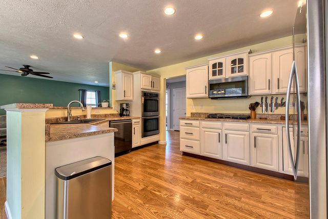 8447 Walthour DRIVE, North Huntingdon, PA 15642