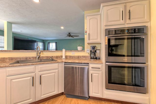 8447 Walthour DRIVE, North Huntingdon, PA 15642
