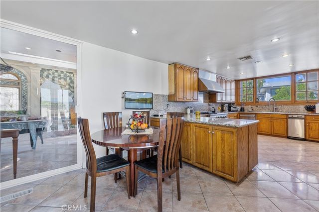 16015 Jeanne Ln, Encino, CA 91436